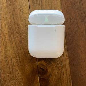 Apple AirPods charging case